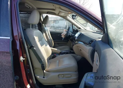 2016 Honda Pilot Touring z USA, uszkodzony, nr VIN 5FNYF6H91GB061165